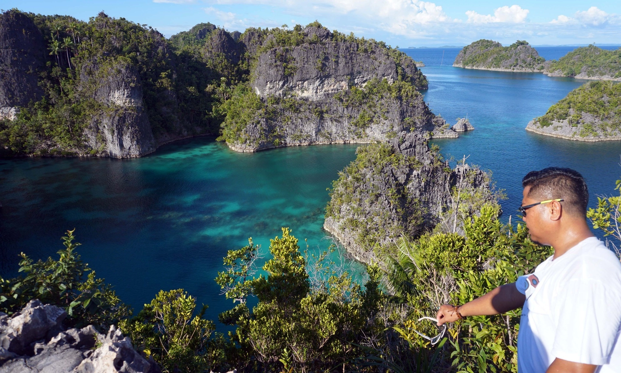 <p>DPR Dorong Evaluasi Semua Izin Tambang Nikel Di Raja Ampat</p>