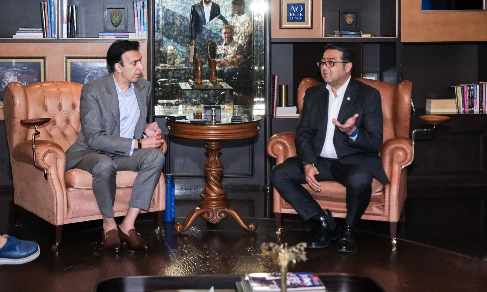 <p dir="ltr" id="isPasted">Kemenekraf Dan MD Entertainment Jajaki Peluang Distribusi Film Nasional</p>