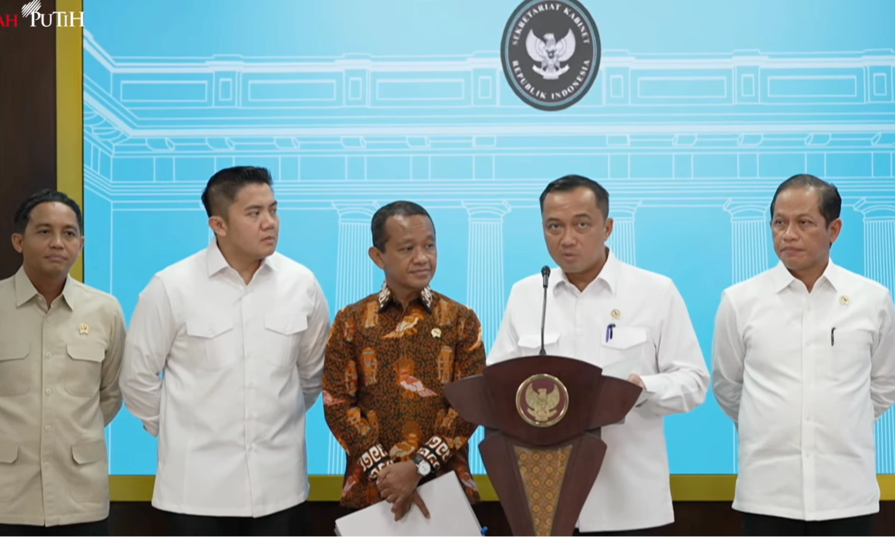 <p>Keputusan Prabowo, Pemerintah Cabut Empat Izin Tambang Di Raja Ampat</p>