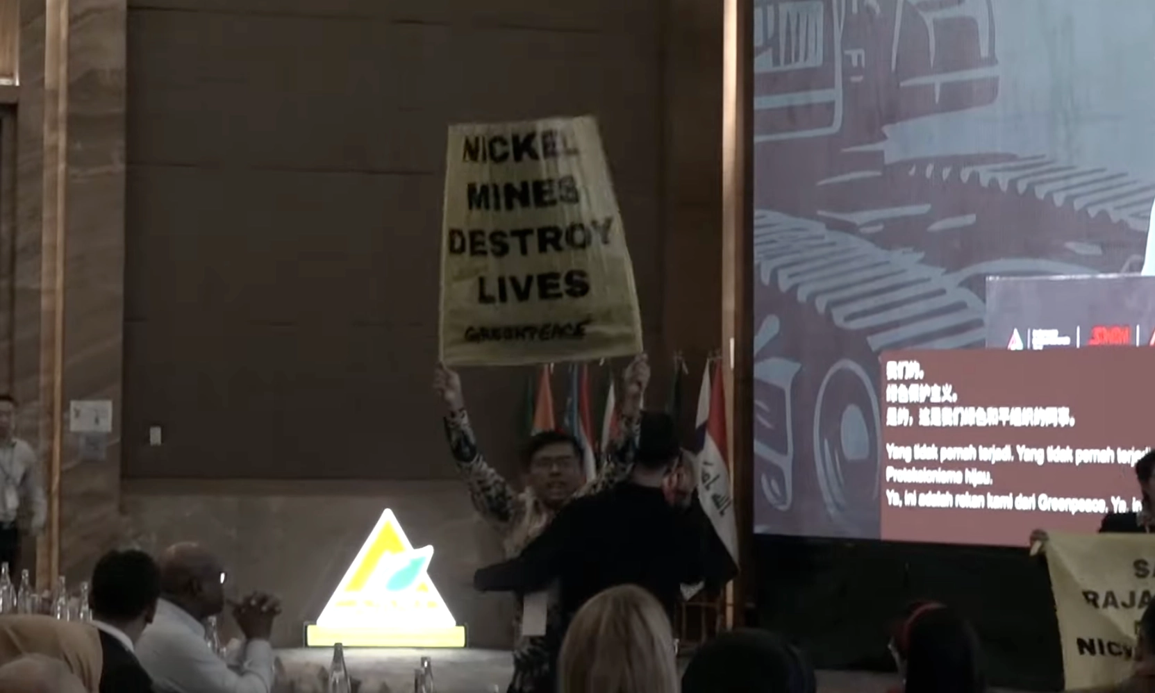 <p>Bahlil: Pencabutan Izin Tambang Bukan Atas Protes Greenpeace</p>