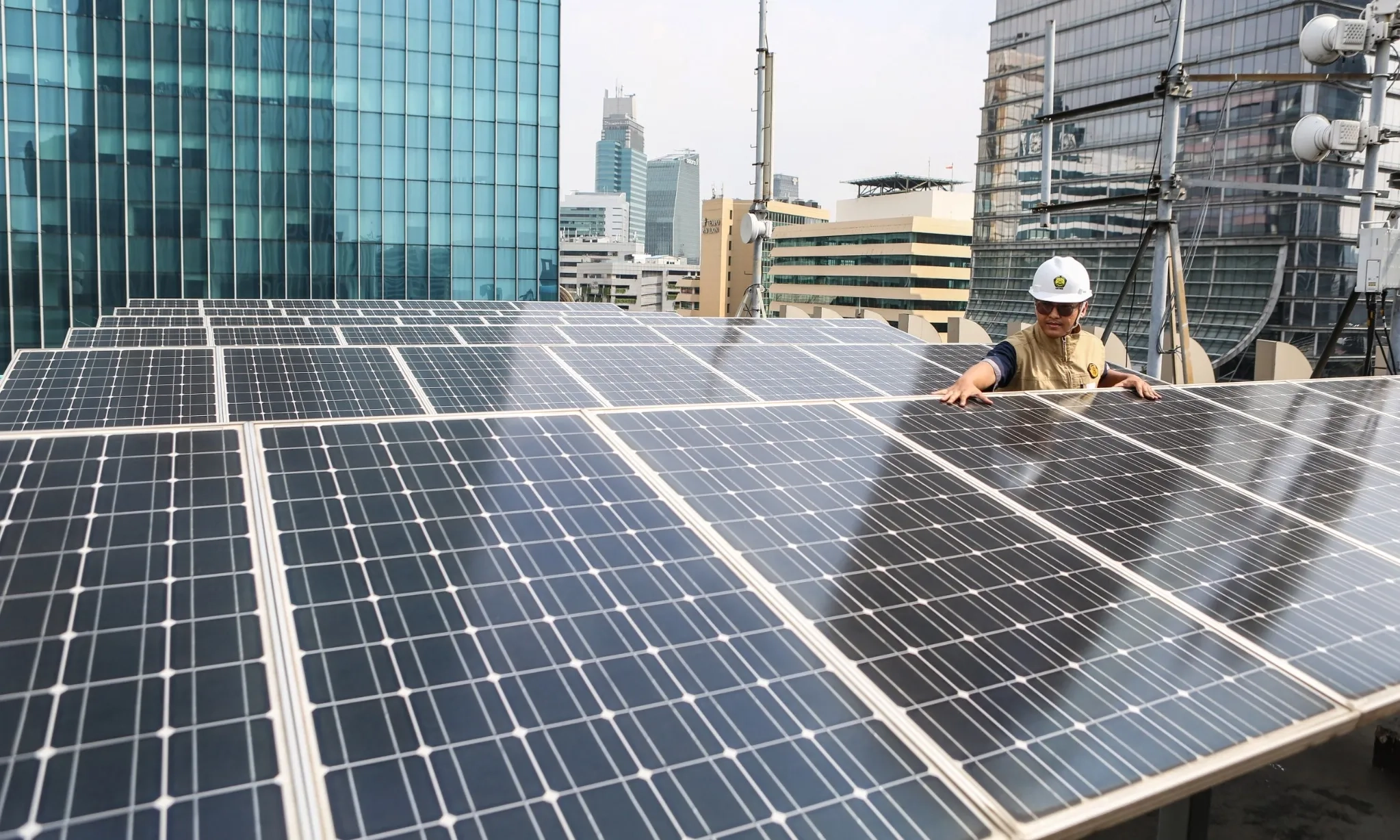 <p id="isPasted">IESR Dorong Penguatan Kerja Sama Dengan China Kembangkan Ekosistem Energi Surya</p>