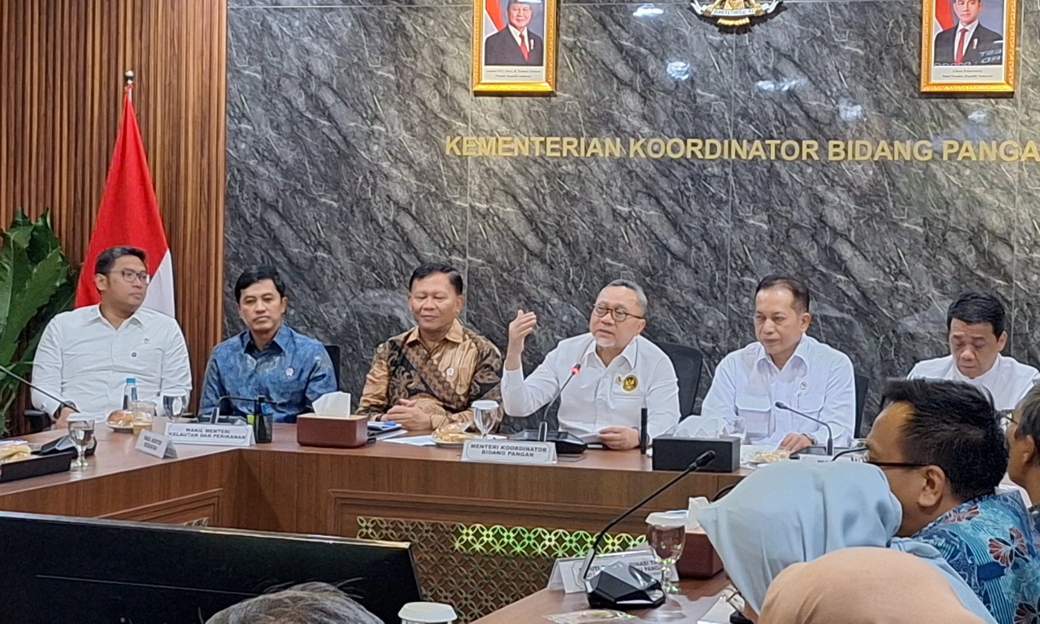 <p id="isPasted">Menko Zulhas Umumkan Sudah 37 Ribu Kopdes Merah Putih Resmi Berdiri</p>