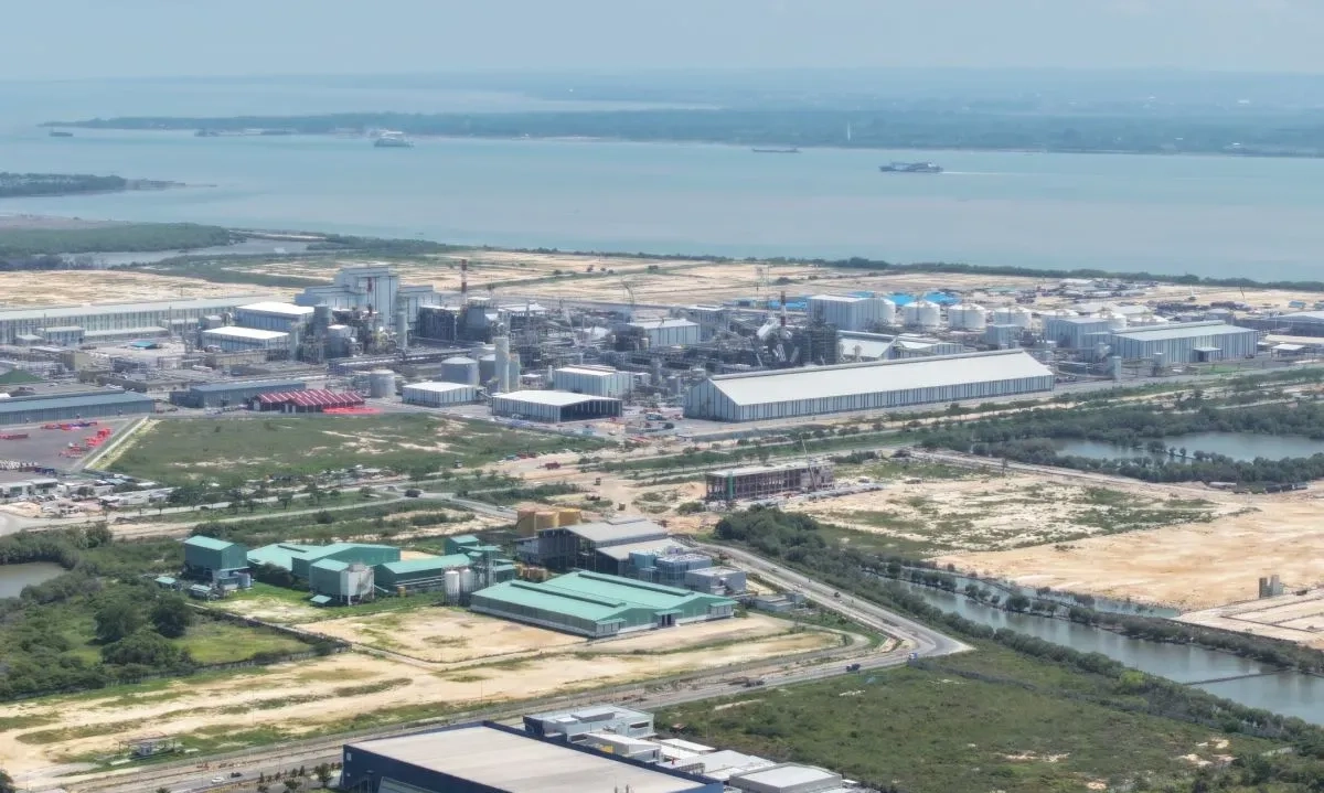 <p>Ekonom: RI Perlu Hati-Hati Ambil Peluang PMA Imbas Perang Dagang AS-China</p>