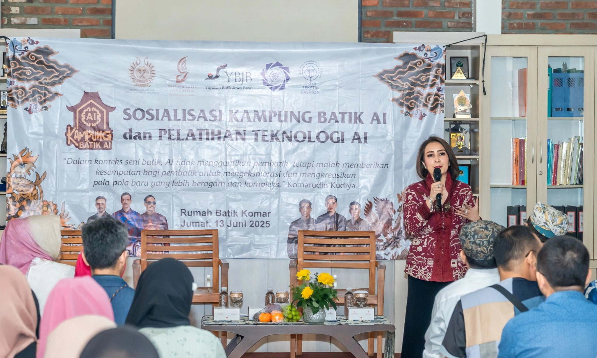 <p dir="ltr" id="isPasted">Batik AI, Gerakan Tumbuhkan Generasi Baru Perajin Batik</p>