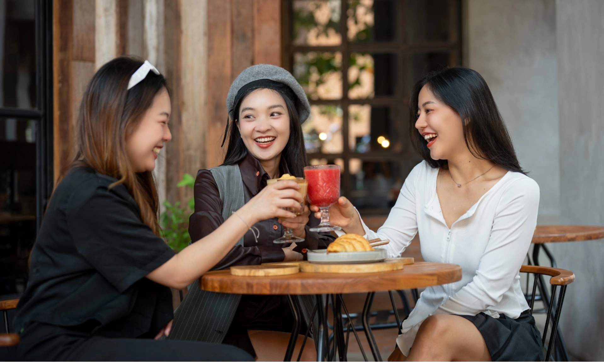 <p><em id="isPasted">Peer Pressure</em>: Pertemanan Yang Menjadi Sumber Tekanan</p>