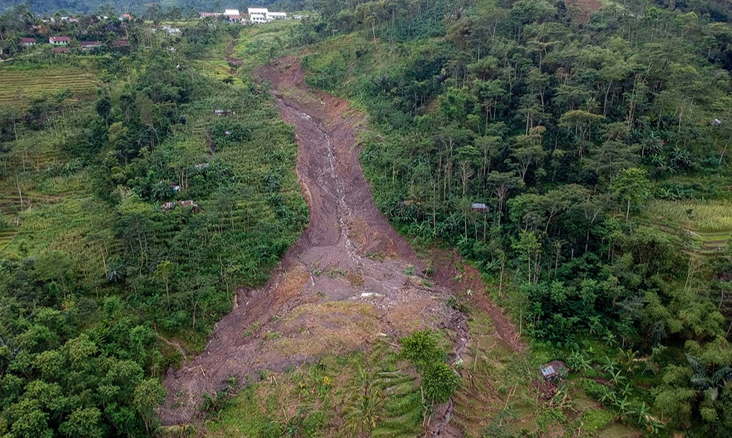 <p>Tanah Bergerak Purwakarta, Jasa Marga Jamin Tol Cipularang Aman</p>