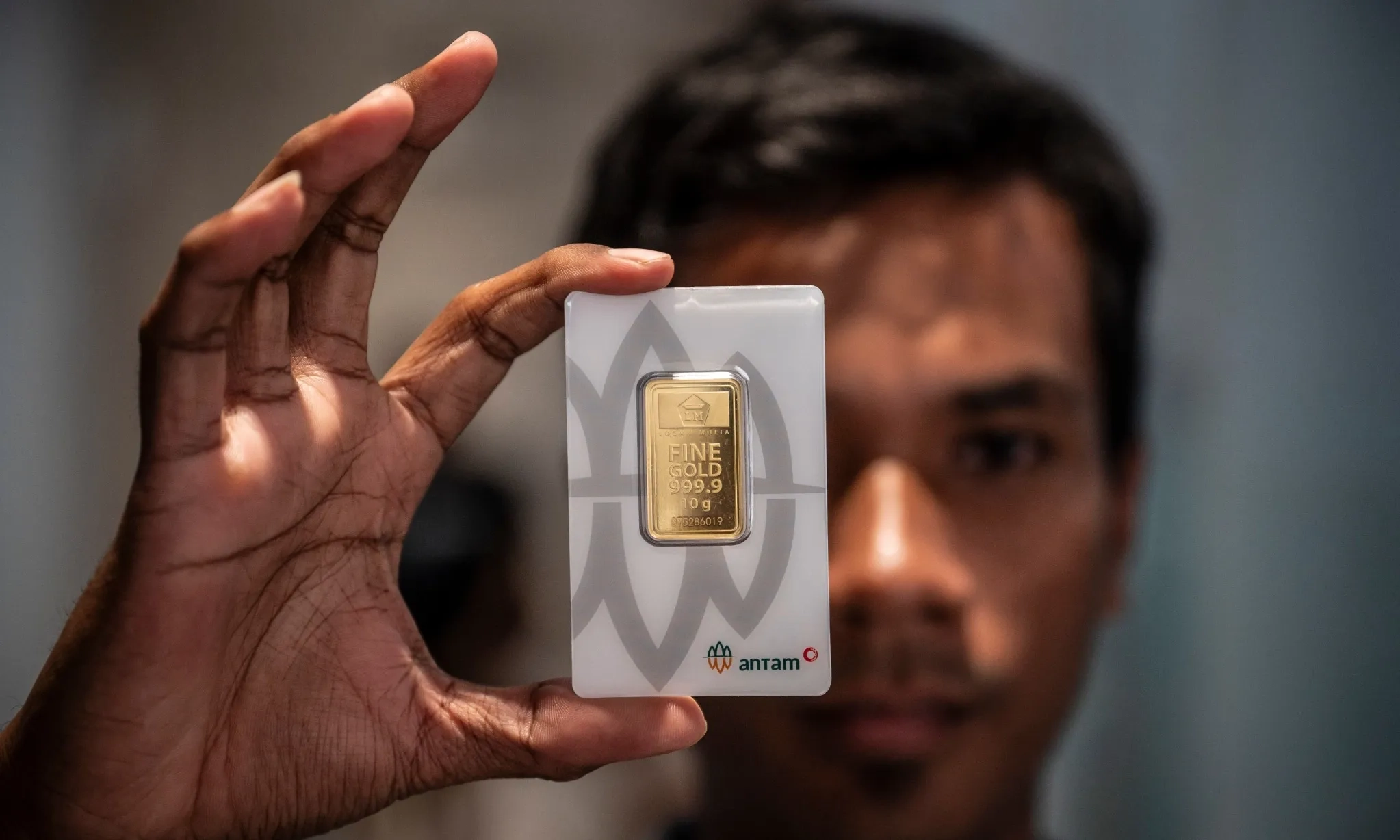 <p id="isPasted">Turun Rp18.000 Di 17 Juni 2025, Emas Antam Dijual Di Harga Rp1,95 Juta</p>