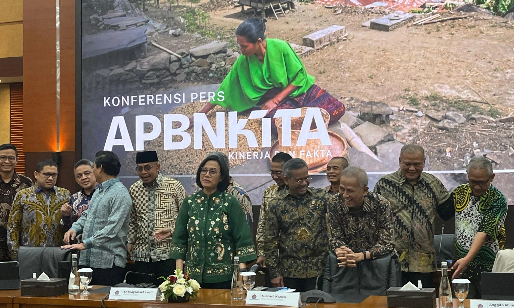 <p id="isPasted">Kemenkeu: Gaji ke-13 ASN Telah Disalurkan Rp32,8 T</p>