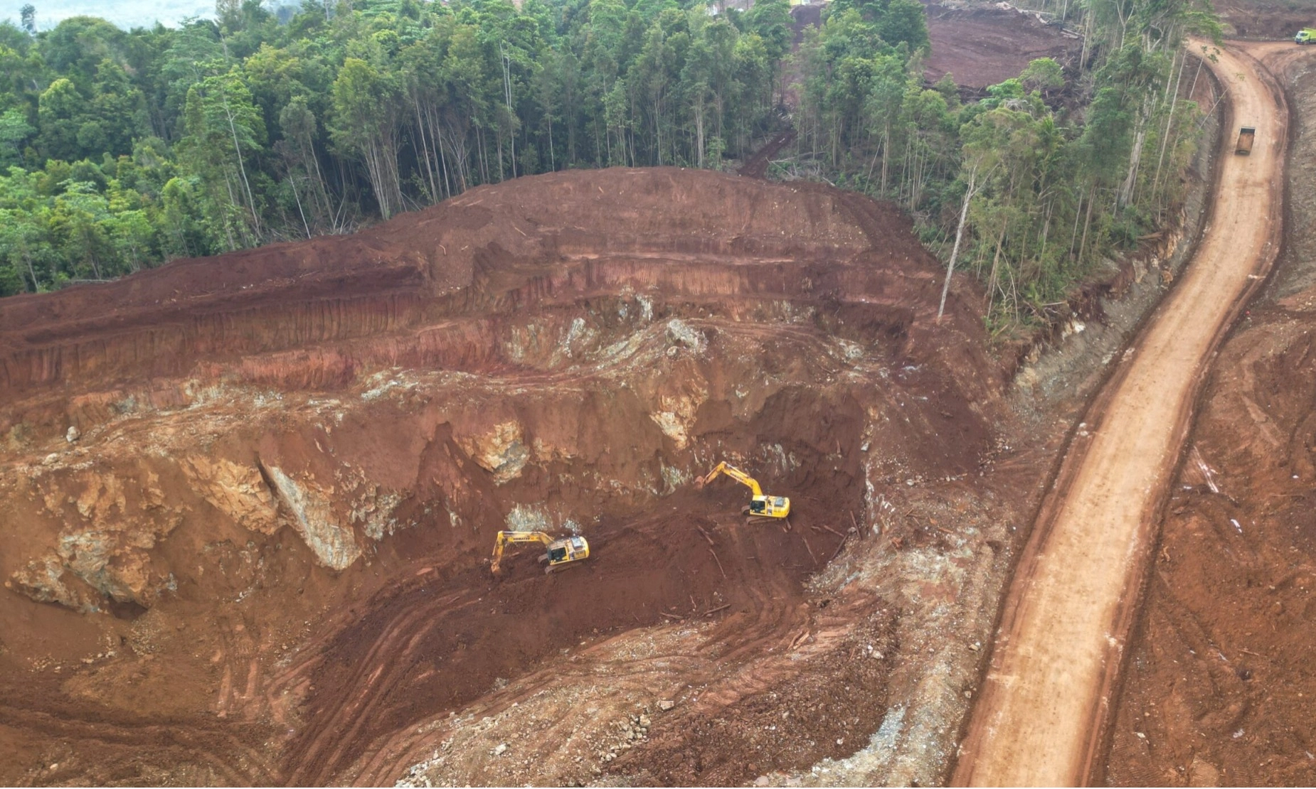 <p id="isPasted">Kemenhut Cabut Izin Tambang Di Pulau Wawonii</p>