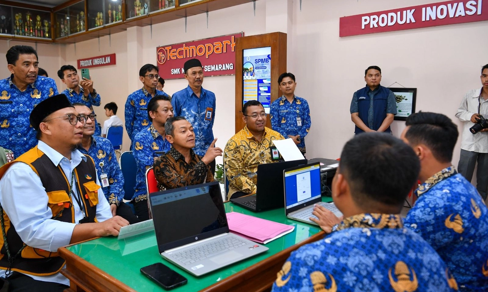 <p>Wamendikdasmen Tuntut Penanganan Tegas Jika Ada Kecurangan SPMB</p>