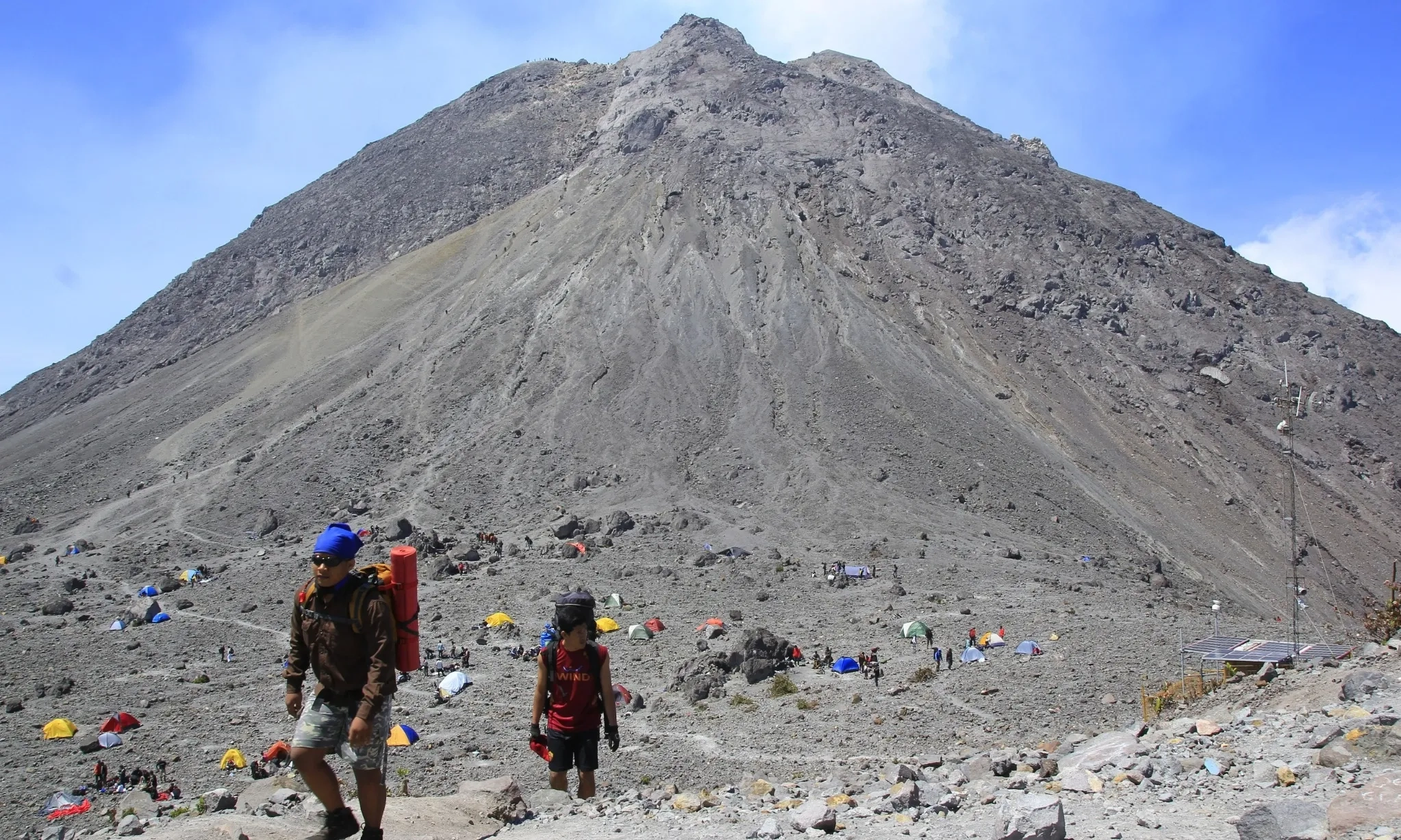 <p>Pendaki Ilegal Merapi Disanksi Bersihkan Objek Wisata Selama 3 Bulan</p>