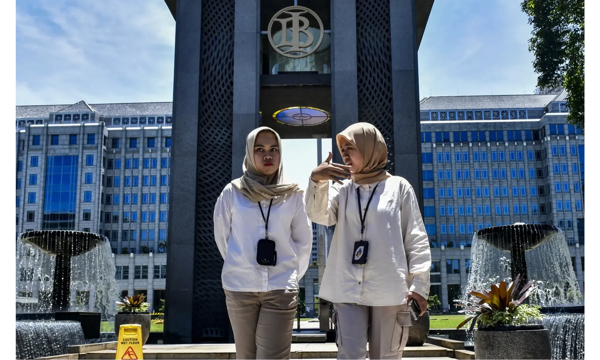 <p dir="ltr">Hingga Juni 2025, Pembelian SBN BI Naik Lagi Jadi Rp124,33 Triliun</p>