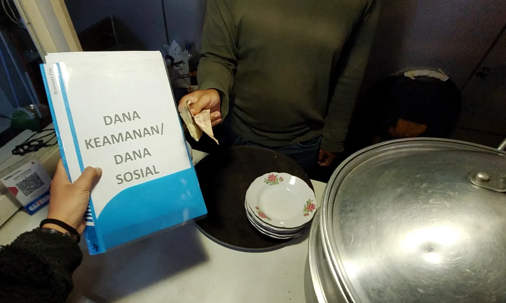 <p>Prabowo Bubarkan Satgas Saber Pungli Bentukan Jokowi</p>