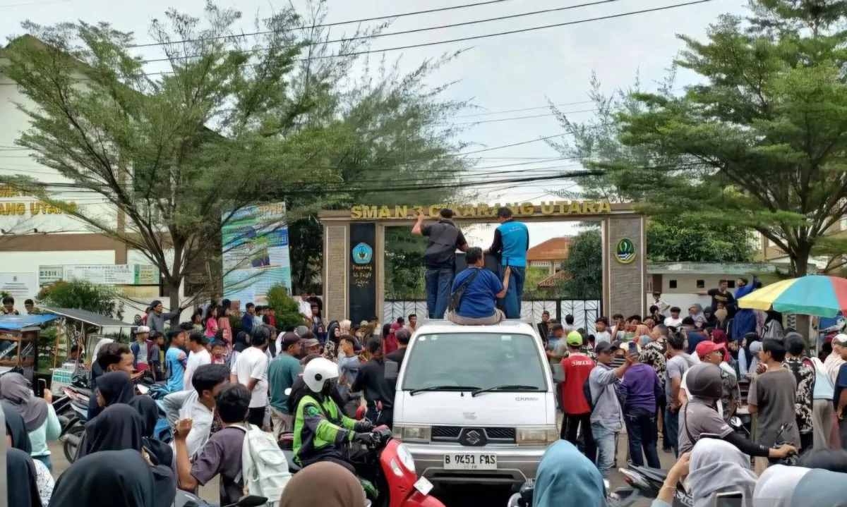 <p>Warga&nbsp; Diminta Lapor Segera Pelanggaran SPMB 2025</p>