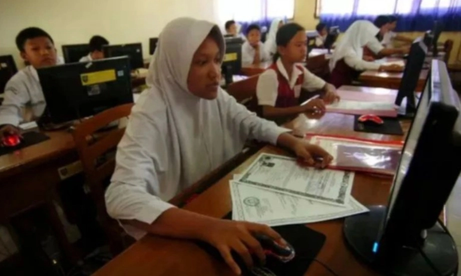 <p>Pemda Diminta Investigasi Kecurangan SPMB</p>