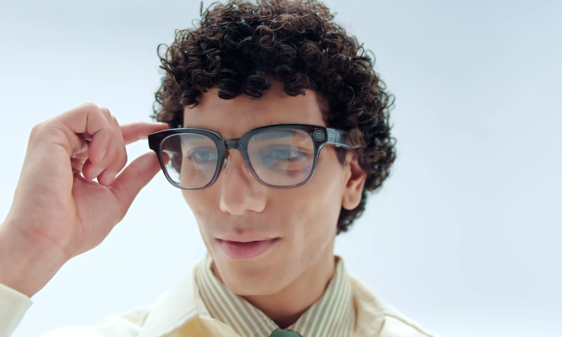 <p dir="ltr" id="isPasted">Pertama Di Dunia, Teknologi Pembayaran Lewat Kacamata Pintar</p>