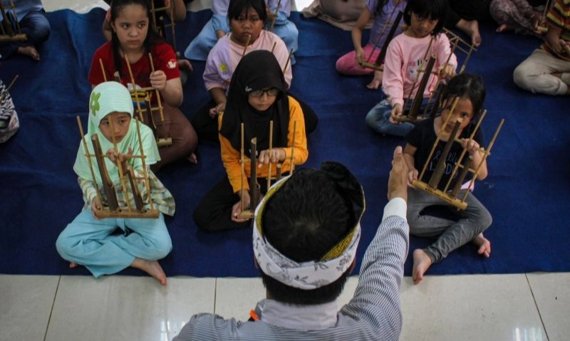 <p>Ahli Jelaskan Bagaimana Musik Dapat Tingkatkan Kemampuan Otak Anak</p>