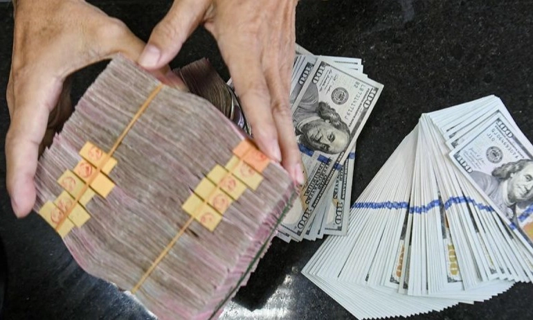 <p>Rupiah Terbang Seiring Harapan Damai Di Timur Tengah</p>