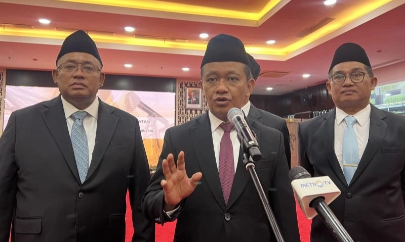 <p id="isPasted">Menteri Bahlil Resmi Lantik Dirjen Penegakan Hukum Kementerian ESDM</p>