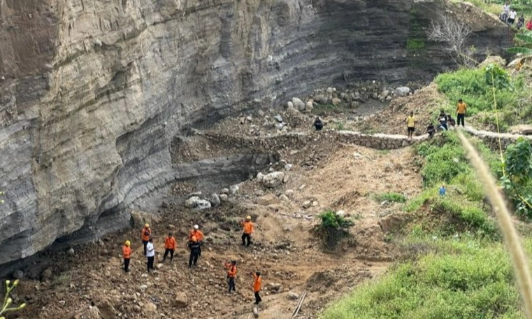 <p>Eks Tambang Ilegal Argasunya Cirebon Dijadikan Wisata Adventure</p>