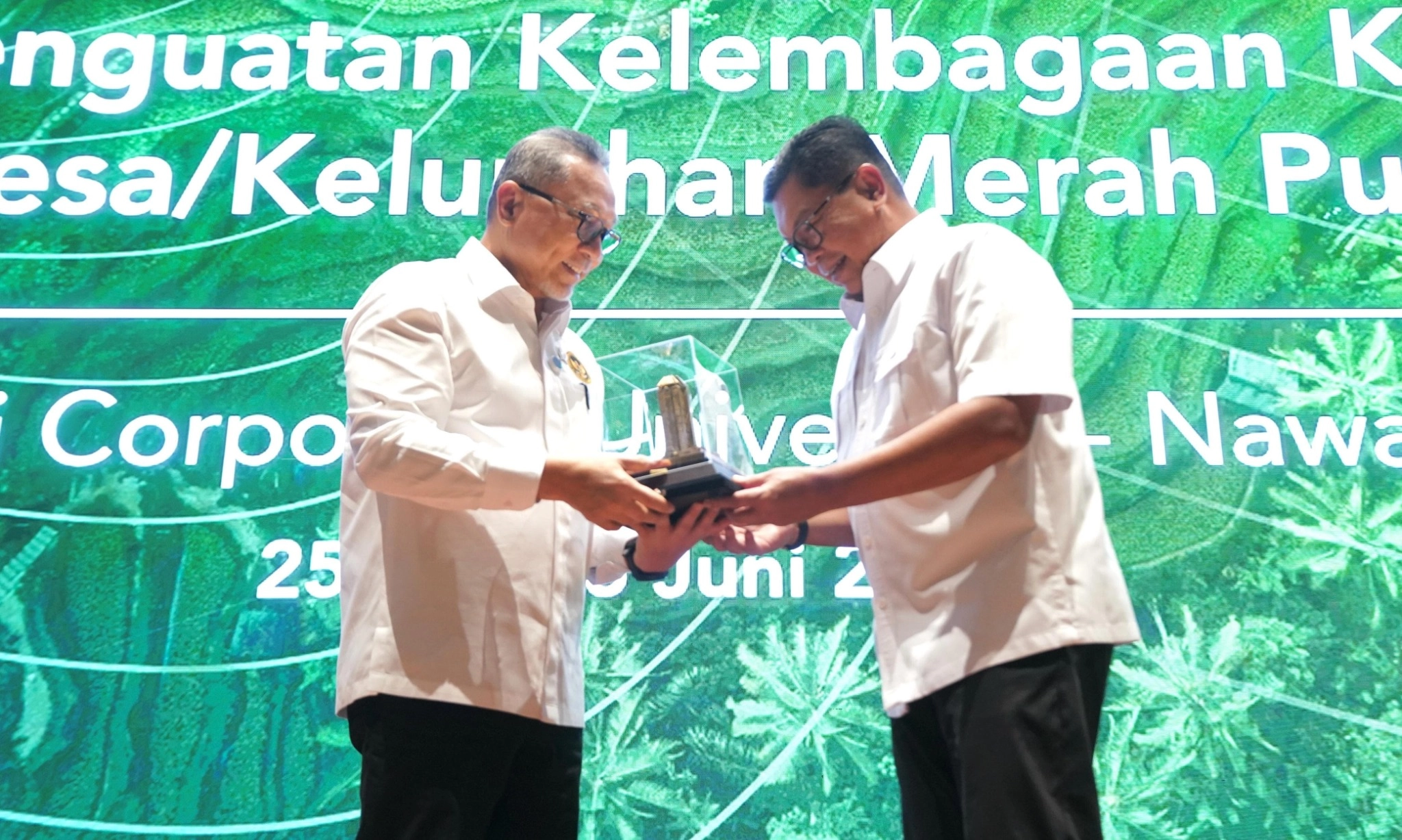 <p dir="ltr" id="isPasted">Bank Mandiri Dukung Kemenko Pangan Perkuat Kapasitas Koperasi Merah Putih</p>