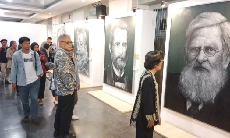 <p>Pameran SciArt 8.0 Hadirkan Potret 29 Ilmuwan Inspirasi Lintas Zaman</p>
