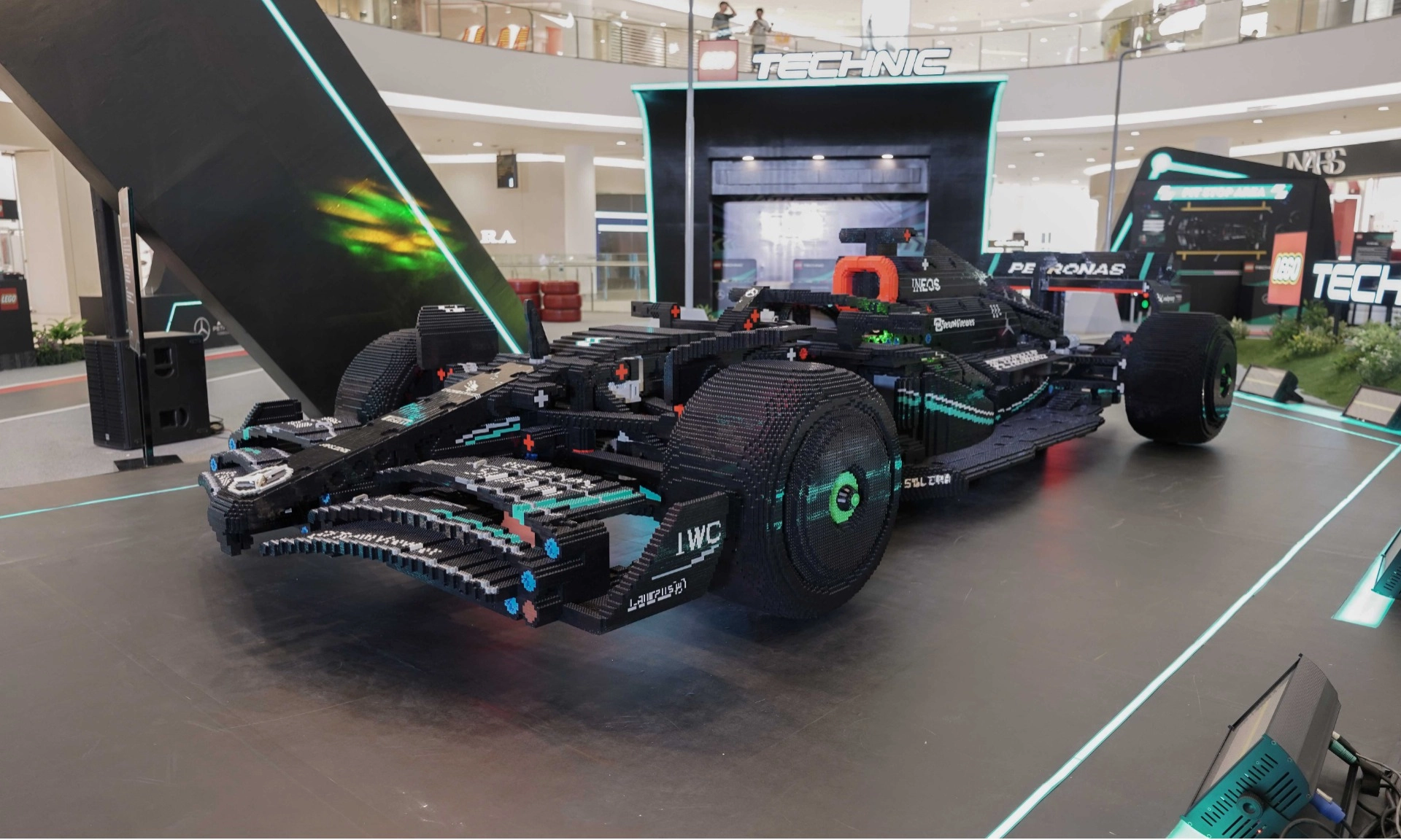 Gokil, 192 Ribu Keping Lego Jadi Mobil F1 Di Senayan City Mall