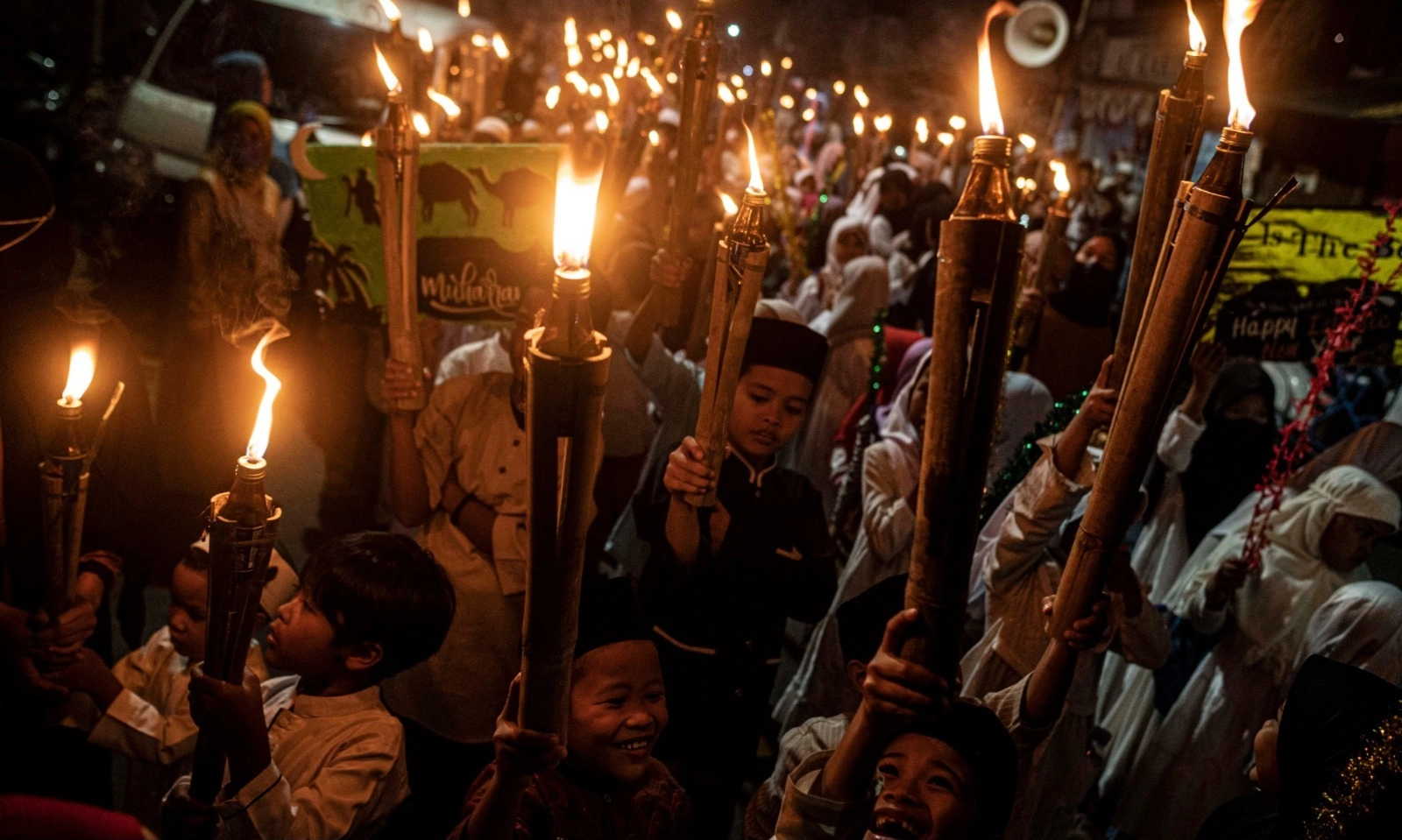 <p id="isPasted">Menyelami Makna Pawai Obor Di Momen Tahun Baru Islam</p>