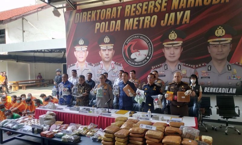 <p>Polisi Sebut Bekasi Pintu Masuk Narkoba Dari Sumatra</p>