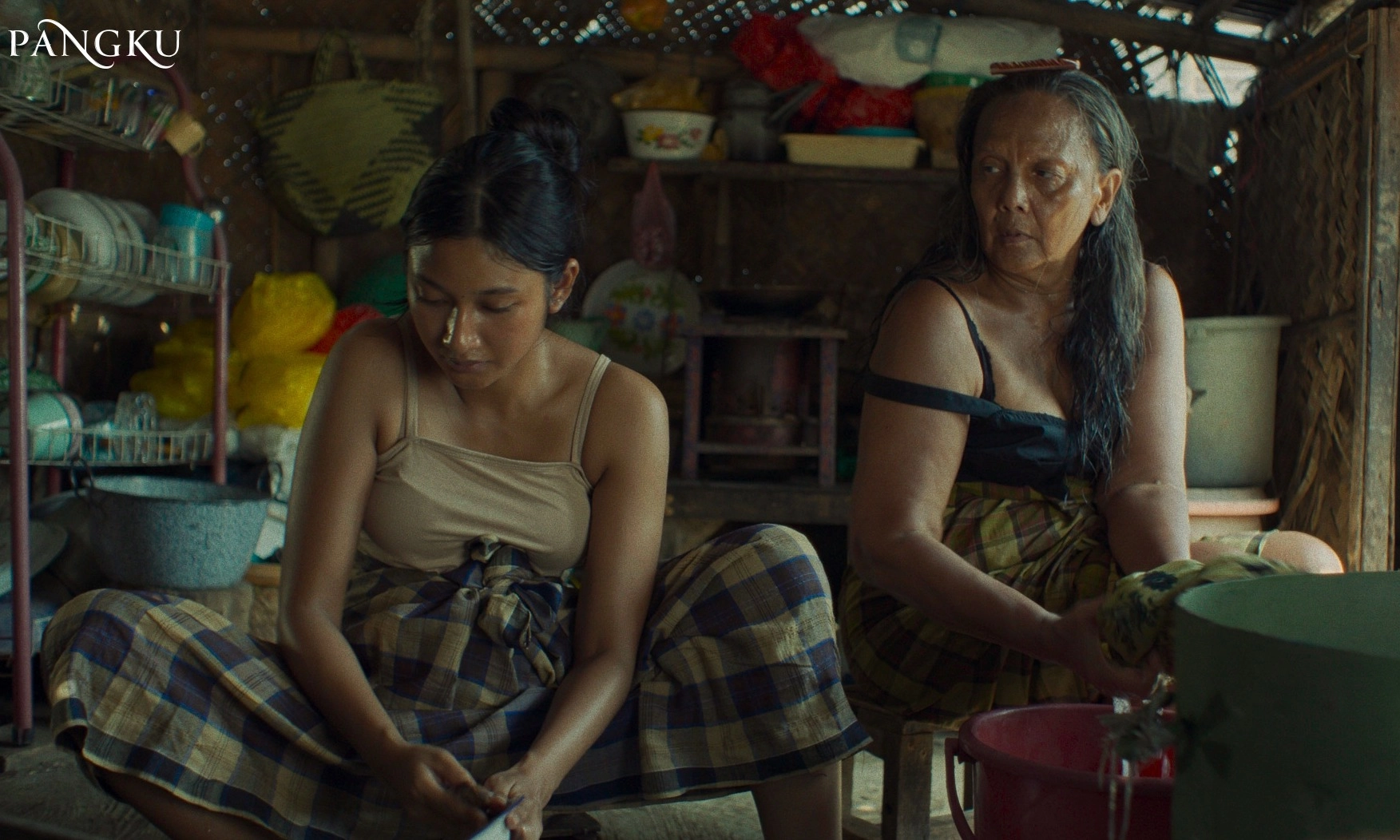 <p id="isPasted"><em>First Look</em><em>&nbsp;Pangku</em>; Wajah Lelah Perempuan Hidup Di Jalur Pantura</p>