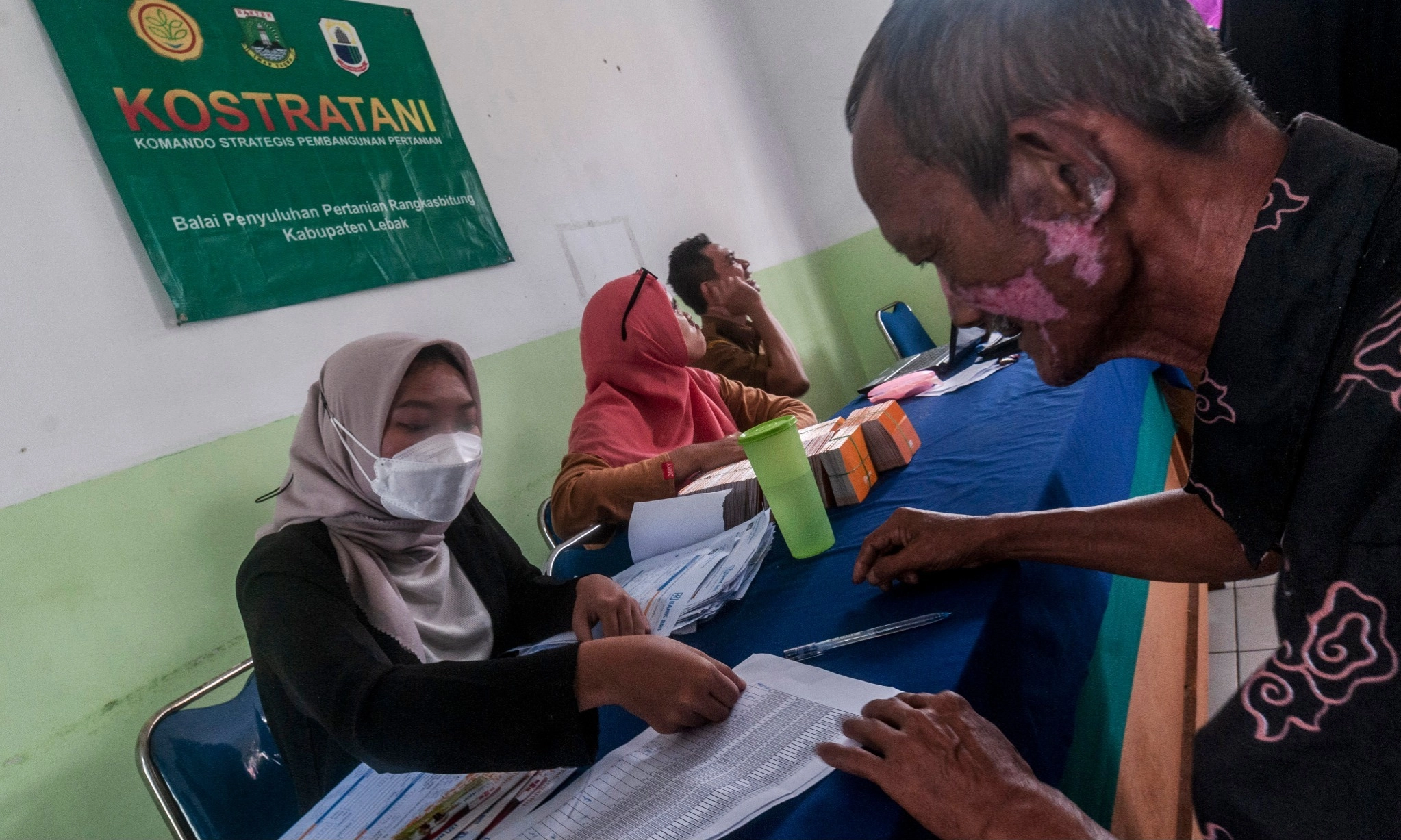 <p id="isPasted">DEN: Bansos Jadi Instrumen Perkuat Pertumbuhan Ekonomi Inklusif</p>