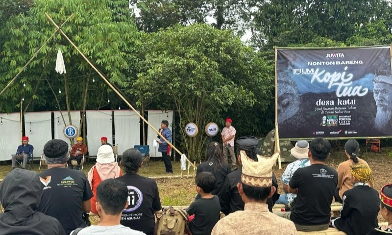 <p dir="ltr" id="isPasted">Mengabarkan Pesona Pariwisata Sulteng Lewat Festival Tampo Lore</p>