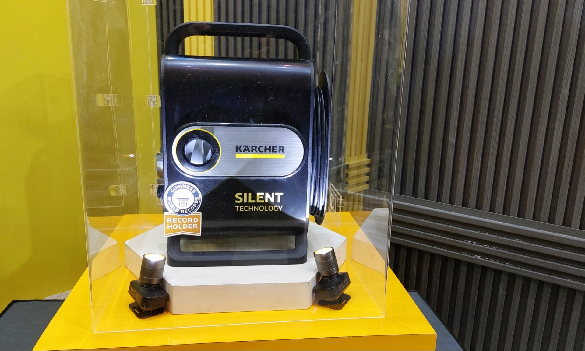 <p>Hujan Tak Menentu, Ini Solusi Efisien Bersihkan Kendaraan Di Rumah</p>