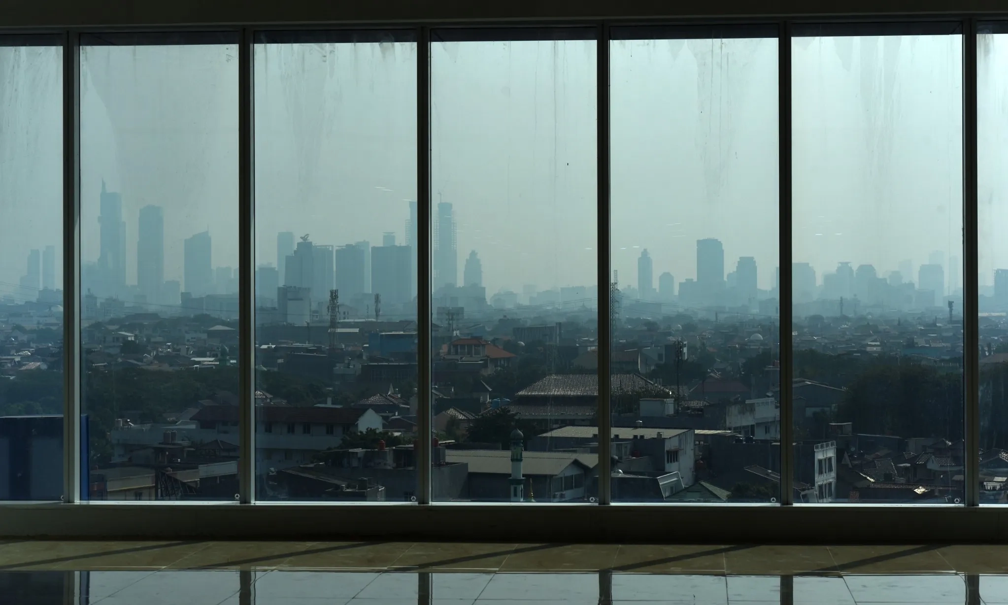 <p>KLH Segel Pabrik Aluminium di Cikarang</p>