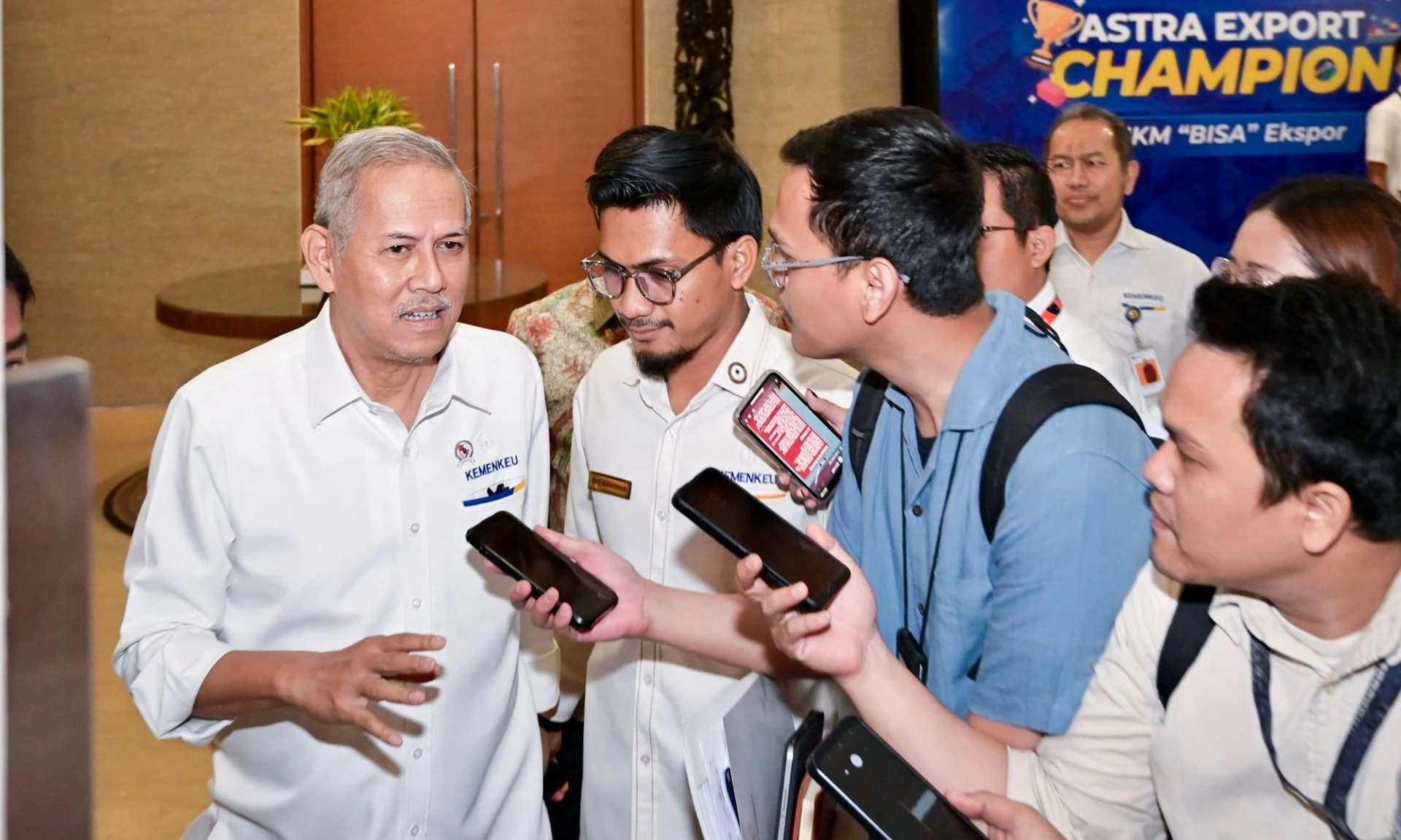 <p id="isPasted">Rencana Pajaki UMKM di E-Commerce, Wamenkeu: Tidak Ada Tarif Pajak Baru</p>