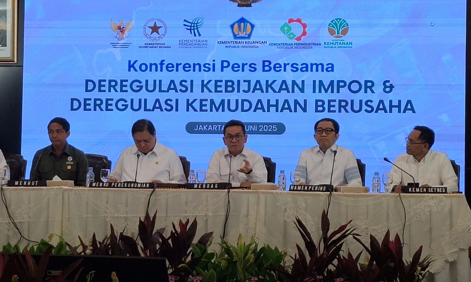 <div dir="auto" id="isPasted">Permendag 8/2024 Dicabut, Kemendag Terbitkan 9 Permendag Baru&nbsp;</div>