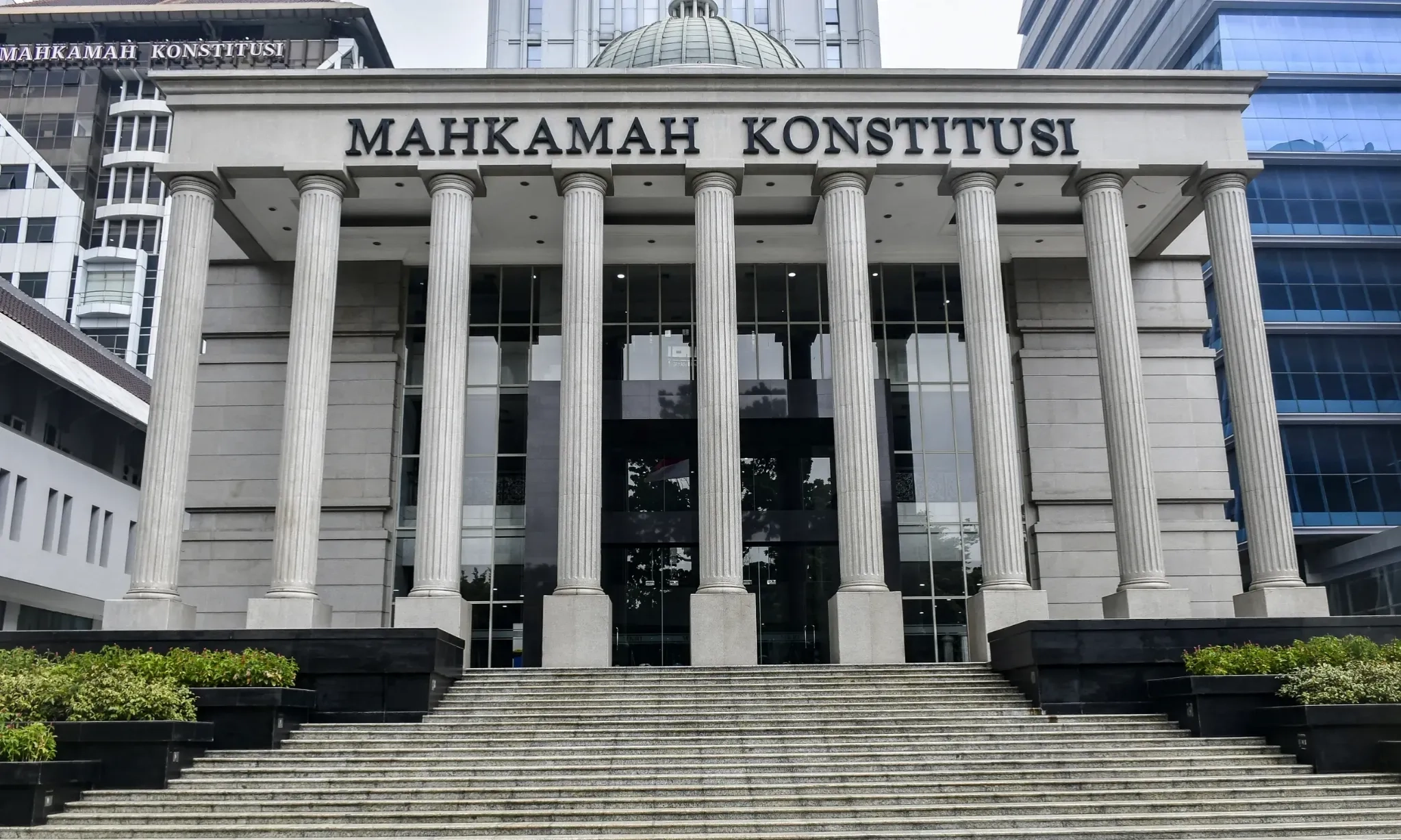 <p>Pisahkan Pemilu Nasional-Daerah, MK Dinilai Seperti Lembaga Legislatif Kedua</p>