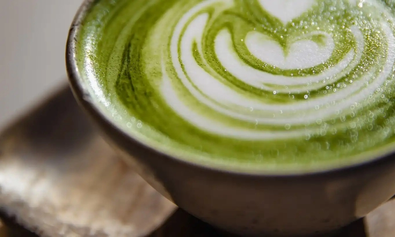 <p id="isPasted">Intip Kandungan Kafein Dalam Matcha, Si Hijau Yang Sedang Naik Daun</p>