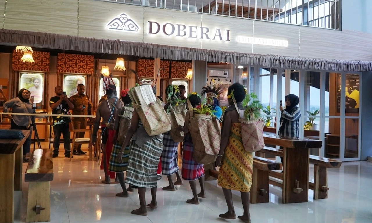 <p>Doberai Lounge &amp; Gallery Hadirkan Rangkuman Kearifan Lokal Tanah Papua</p>