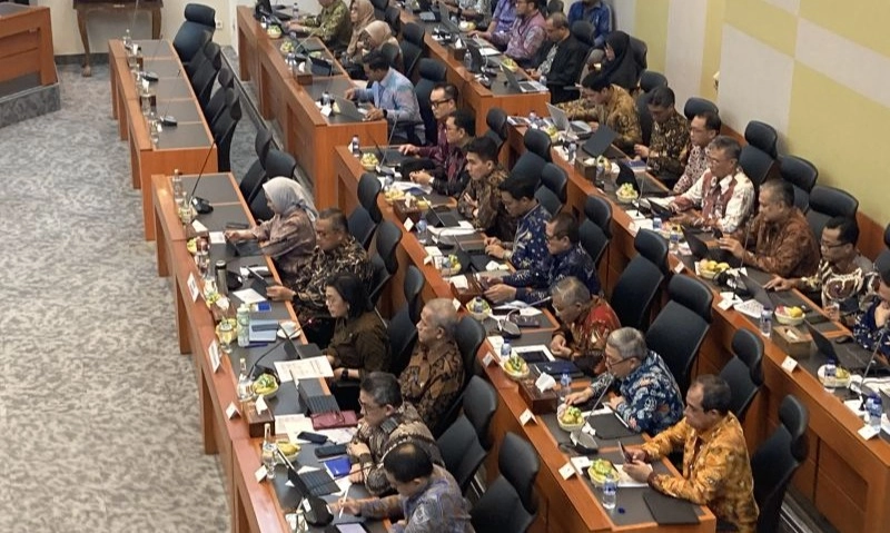 <p id="isPasted">Tok! DPR Setujui Pemerintah Pakai SAL untuk Tambal Pelebaran Defisit APBN 2025</p>