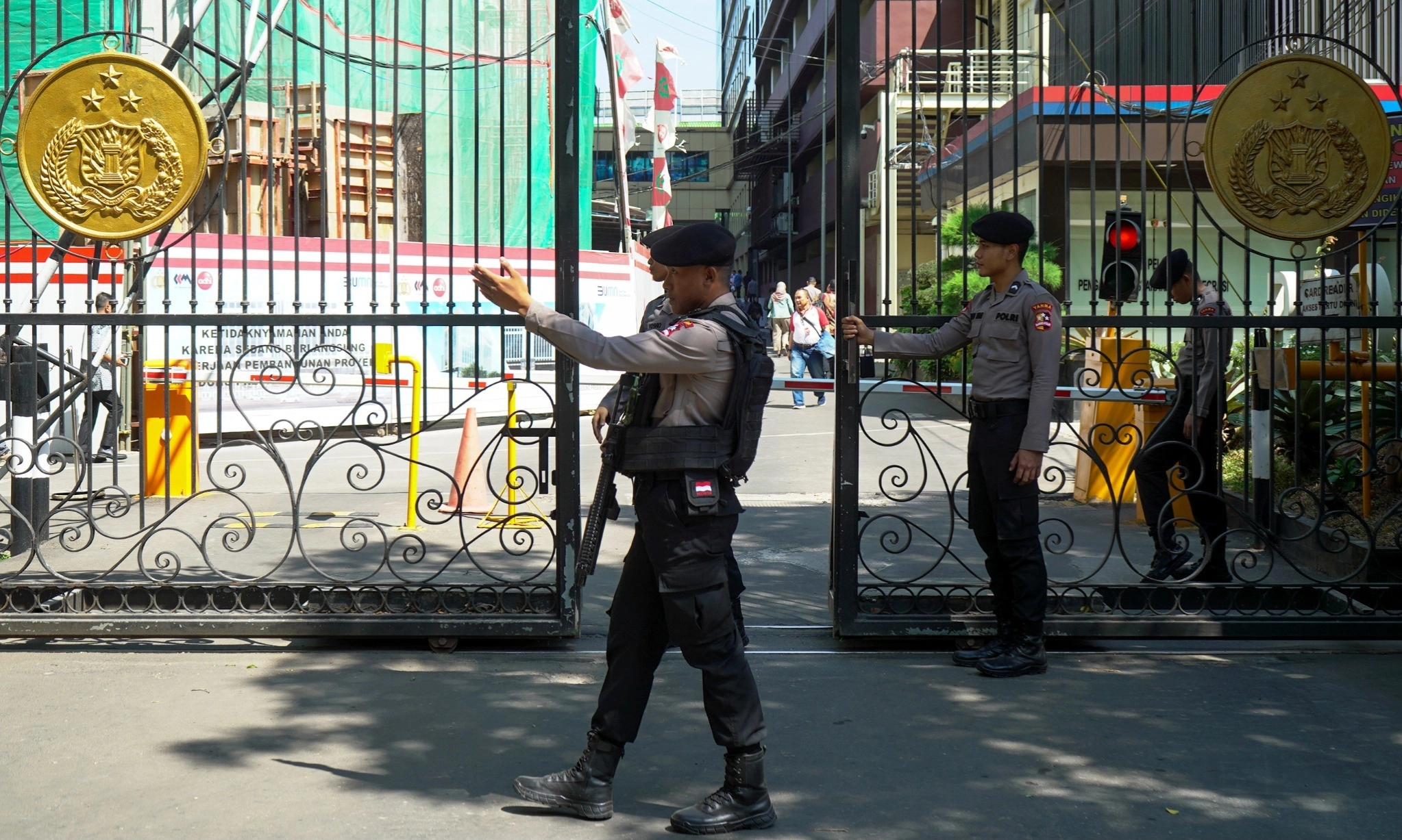 <p>MK Kukuhkan Polisi Bisa Bertindak Atas Penilaiannya Sendiri</p>