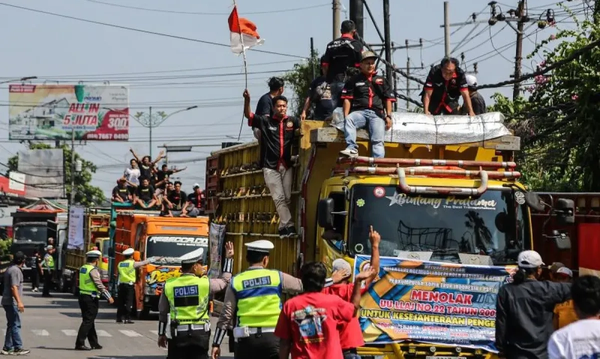 <p>Efisiensi Logistik, Kemenhub Susun Perpres Atasi ODOL</p>