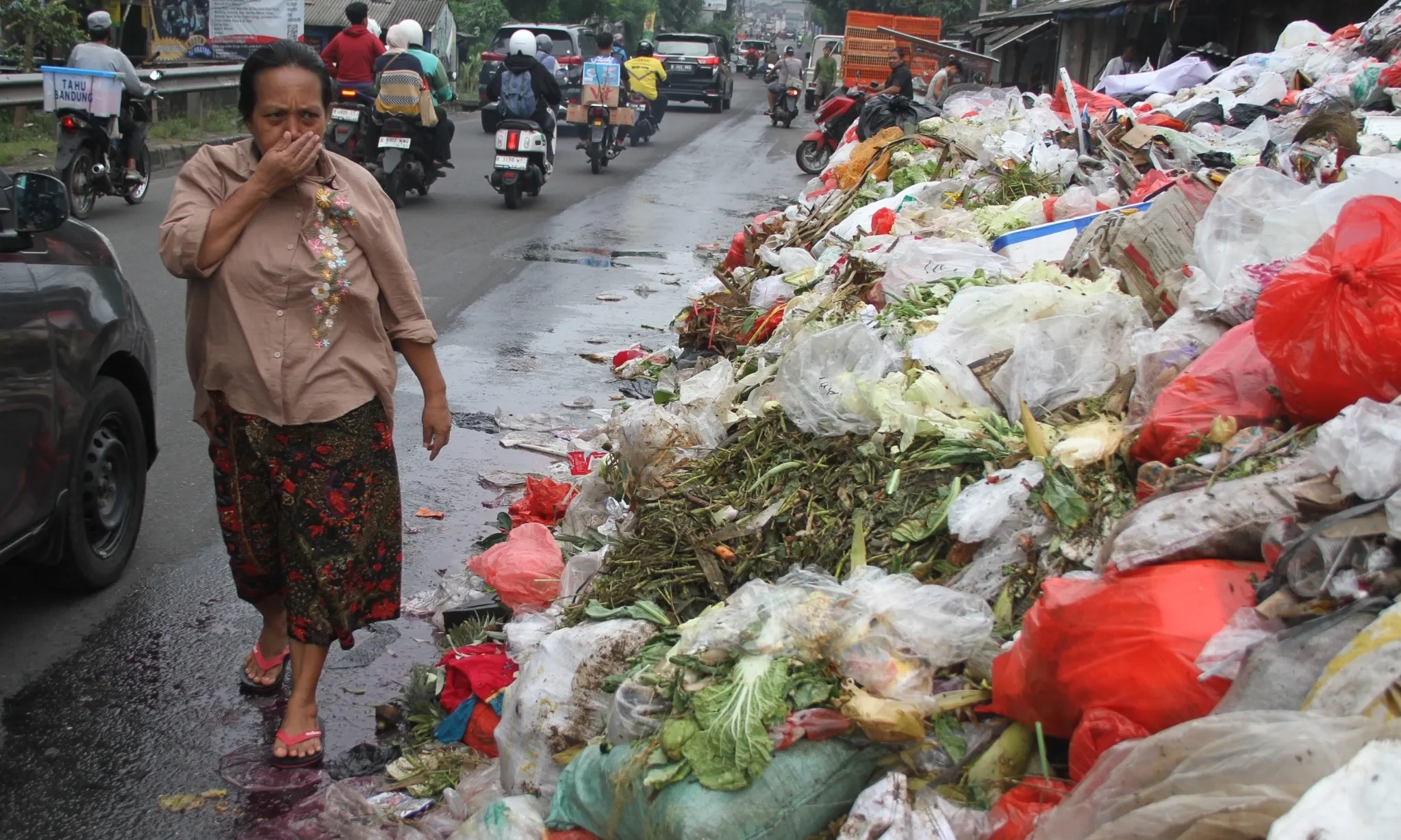 <p>Menteri LH Tegaskan Pengelola Kawasan Kelola Sampah Sendiri&nbsp;&nbsp;</p>