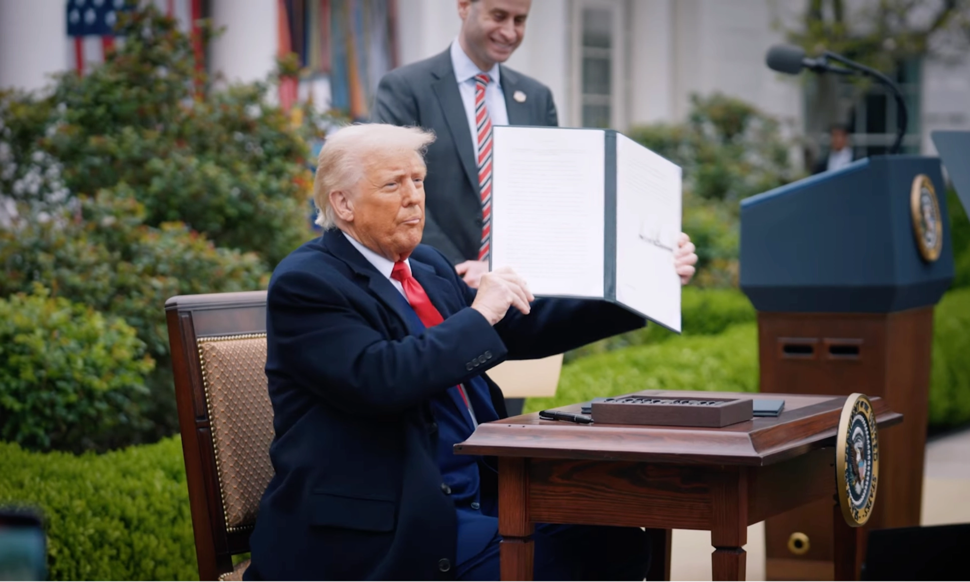 <p>Rupiah Merana Dihantam Tarif 32% Trump ke Indonesia</p>