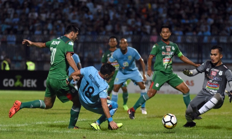 <p>Klub Peserta Liga Tolak Aturan Pemain Asing</p>