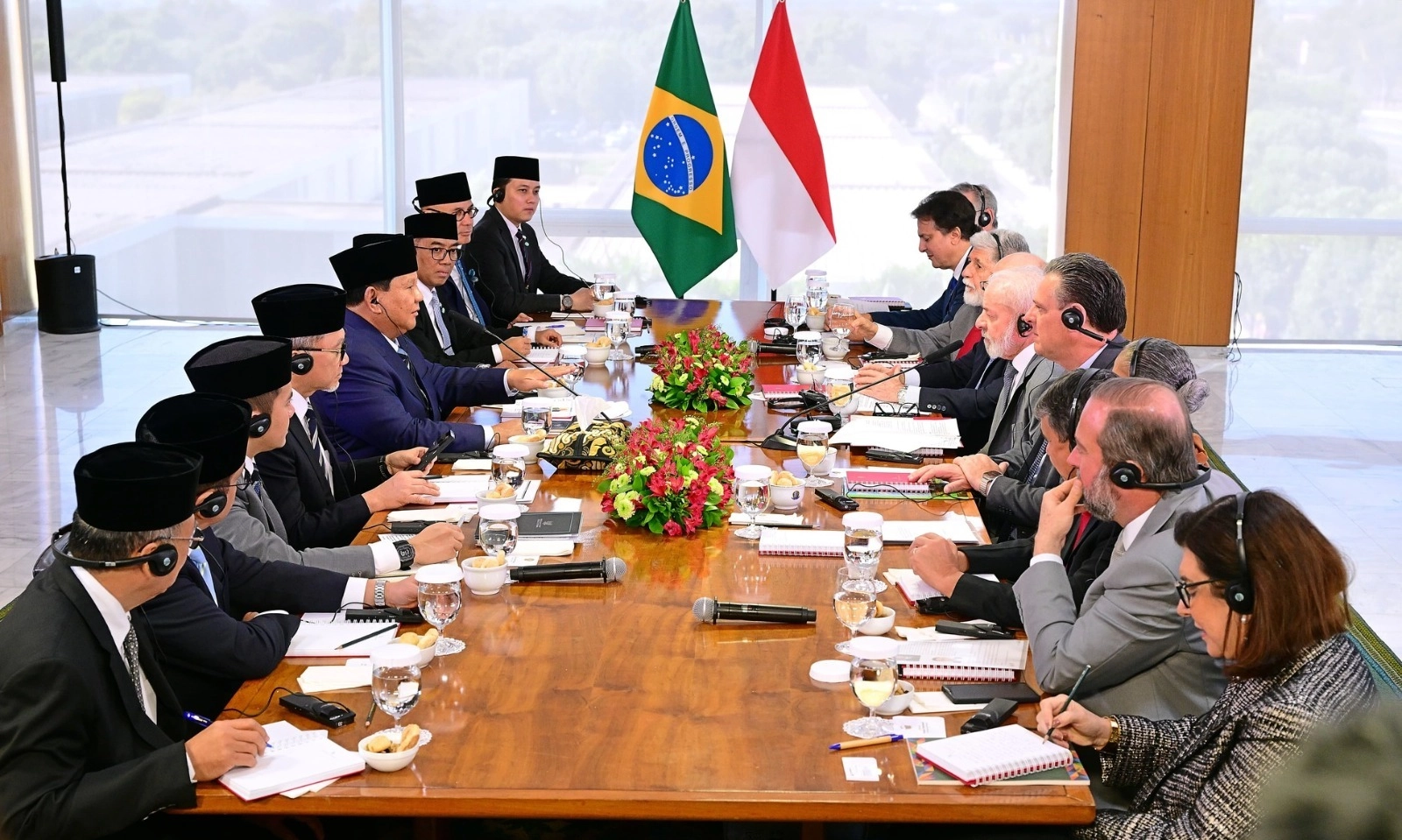 <p id="isPasted">Tiru Brasil, Prabowo Targetkan 10 Tahun ke Depan RI Capai 100% Energi Terbarukan</p>