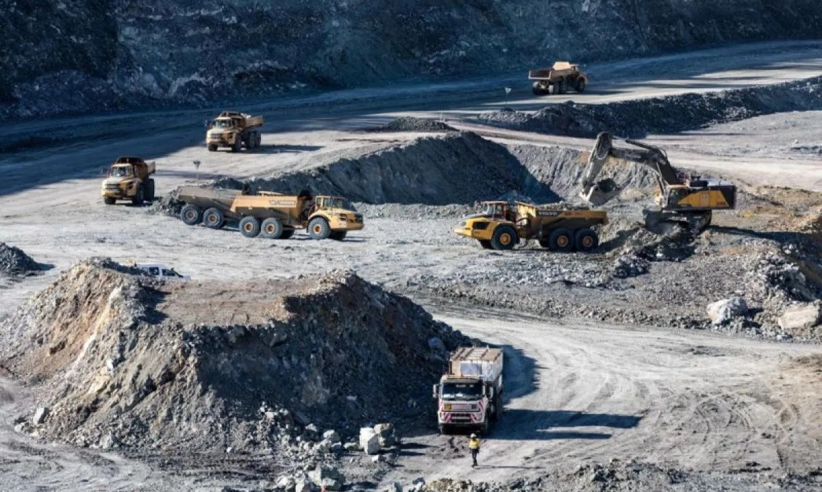 <p id="isPasted">Bahlil Jamin RKAB Tahunan Berlaku Mulai 2026</p>