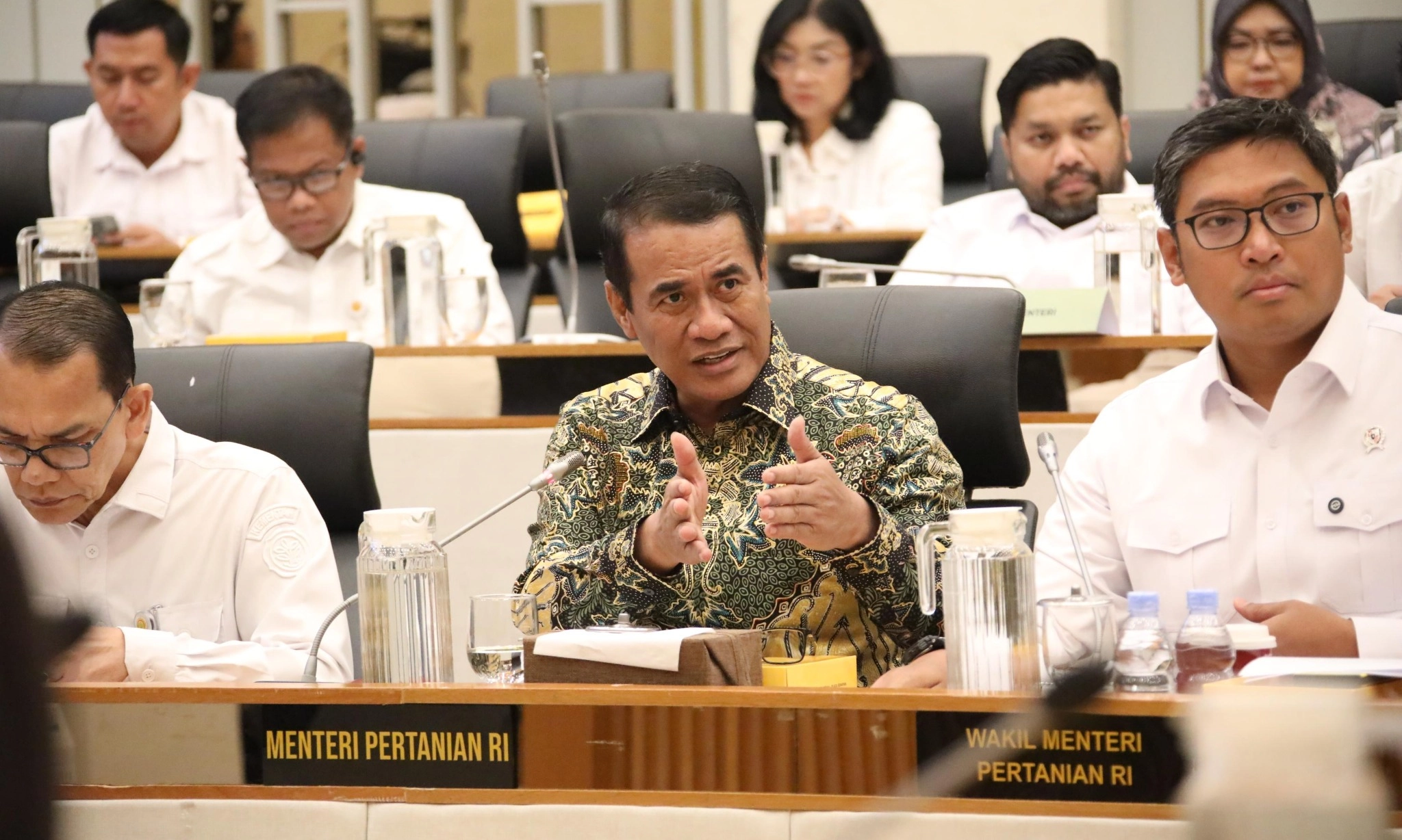 <p>Kerugian Beras Abal Bisa Lebih Rp100 T, Mentan: Praktik Sudah Lama!</p>