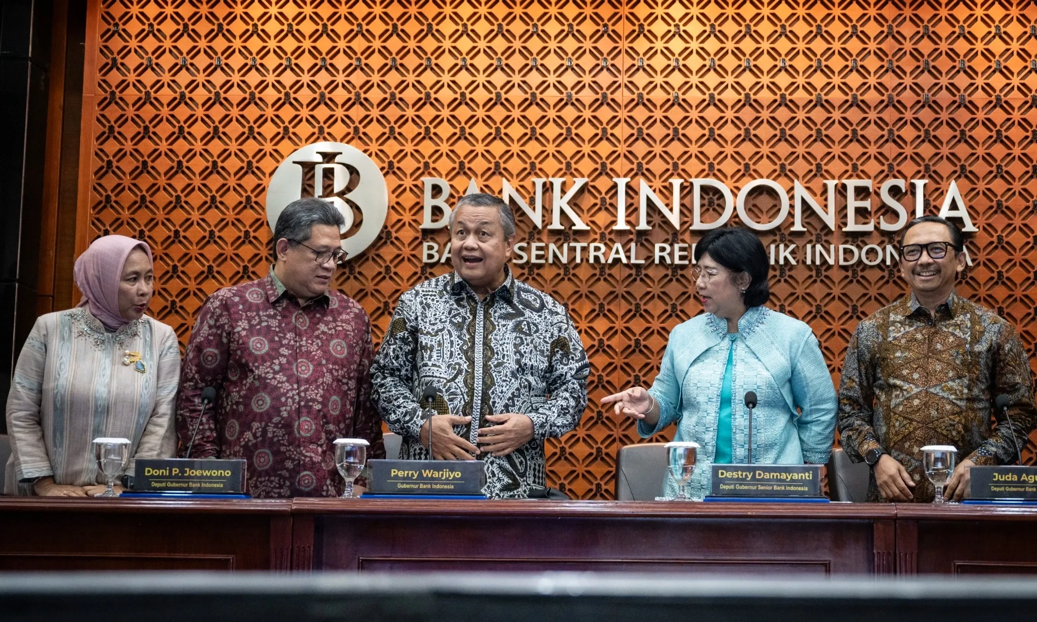 <p id="isPasted">LPEM UI Prediksi BI Tahan BI-Rate 5,5% Pada Juli 2025</p>