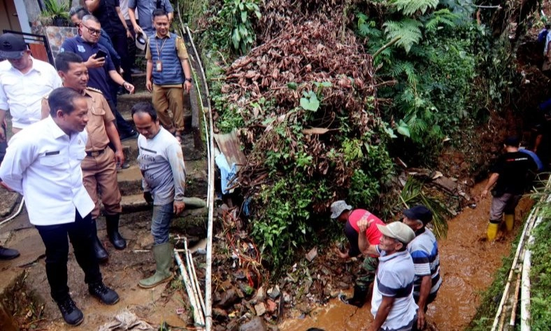 <p>21 Perusahaan Di Puncak Kena Sanksi, KLH: Demi Lindungi Lingkungan</p>